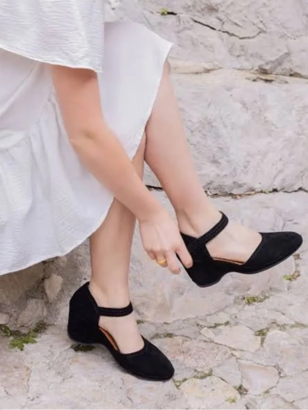 L`AMOUR DES PIEDS ORVA WOMEN'S BLACK KIDSUEDE ANKLE STRAP PUMPS SIZE 8.5